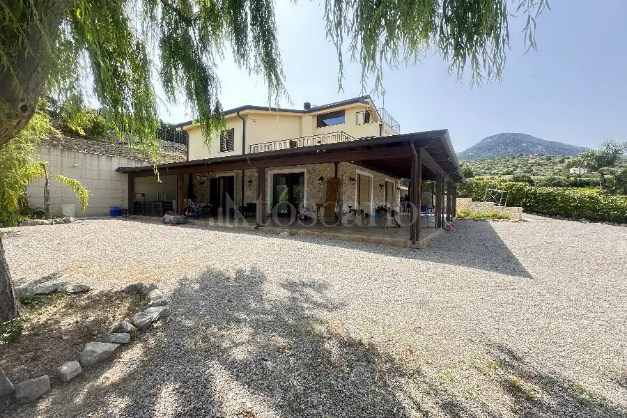 Villa in vendita di 250 mq a €470.000 (rif. 67/2025)