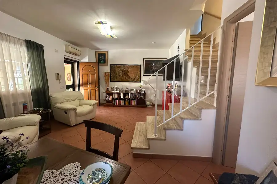 Villa Plurifamiliare in vendita di 140 mq a €305.000 (rif. 53/2026)