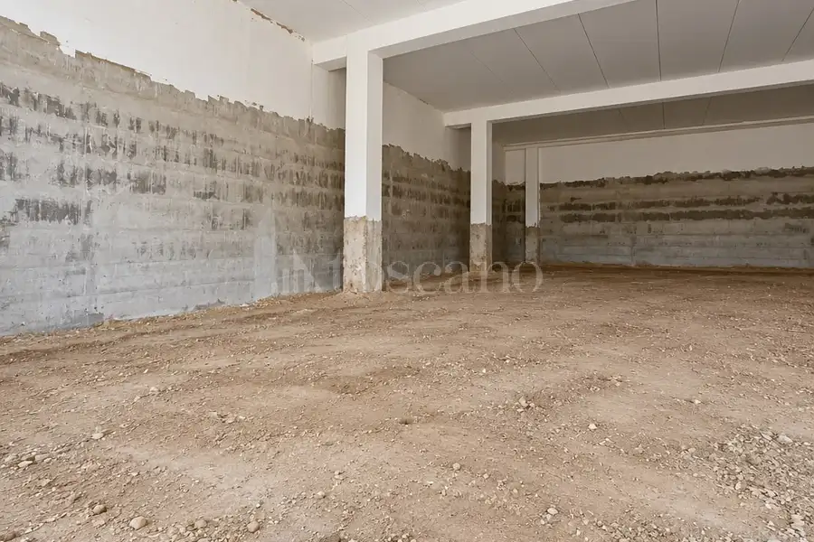 Capannone in vendita di 890 mq a €300.000 (rif. 211/2026)