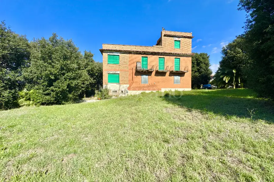 Casa Indipendente in vendita di 350 mq a €349.000 (rif. 112/2025)