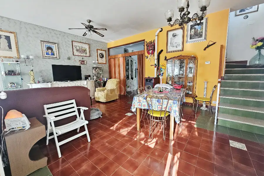 Villa Plurifamiliare in vendita di 160 mq a €275.000 (rif. 122/2025)