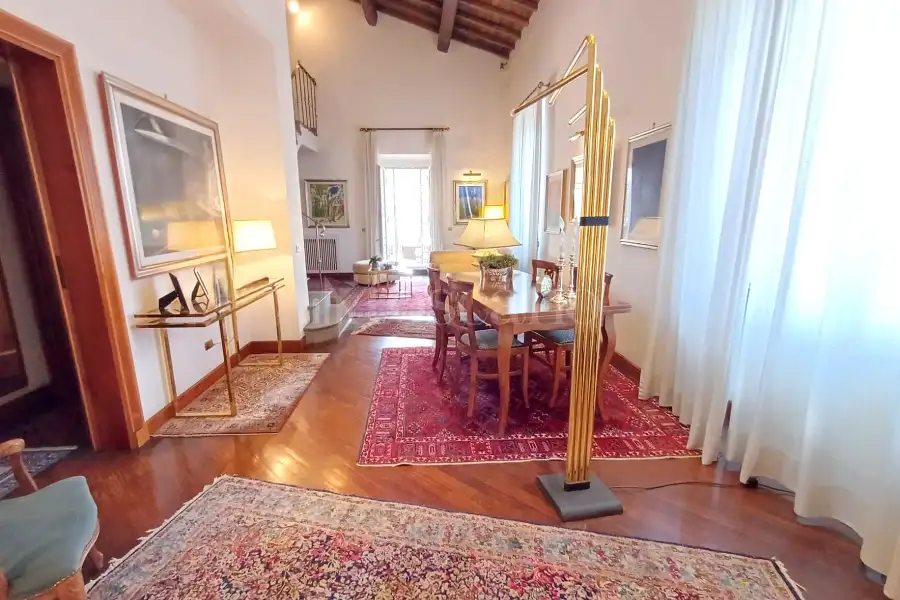Casale in vendita di 560 mq a €1.250.000 (rif. 3/2026)