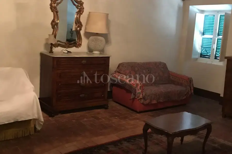 Palazzo in vendita di 250 mq a €99.000 (rif. 7/2025)