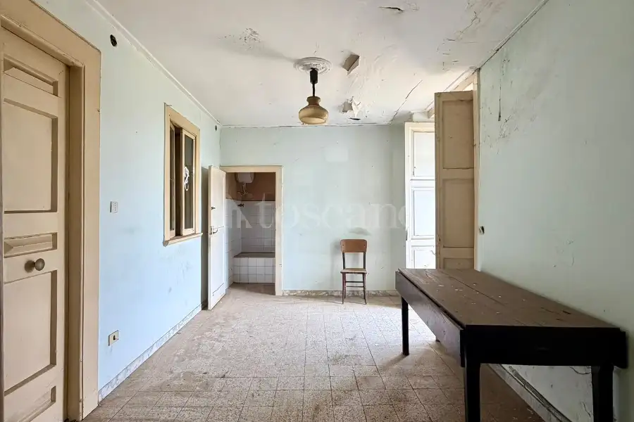 Casa Indipendente in vendita di 246 mq a €70.000 (rif. 152/2026)