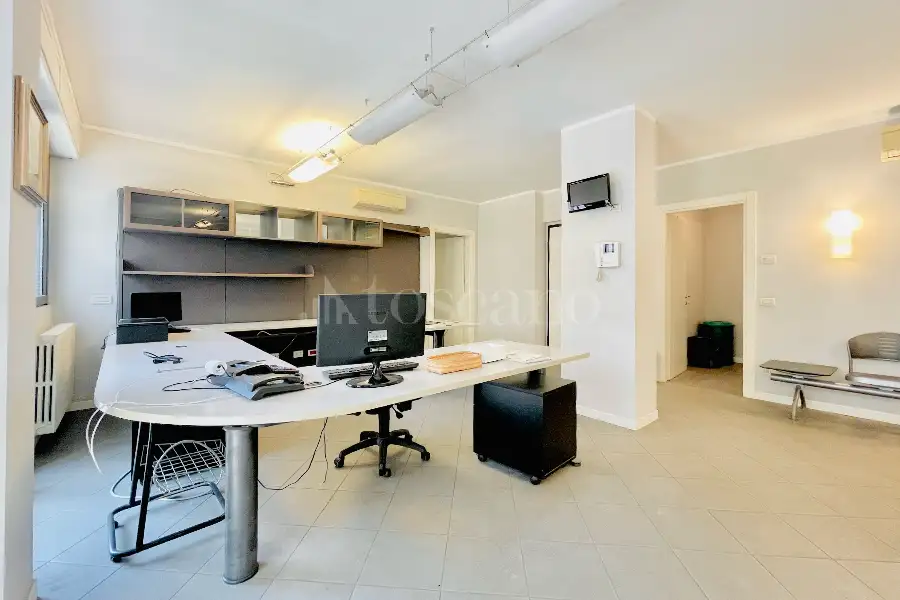 Ufficio in vendita di 300 mq a €650.000 (rif. 48/2026)