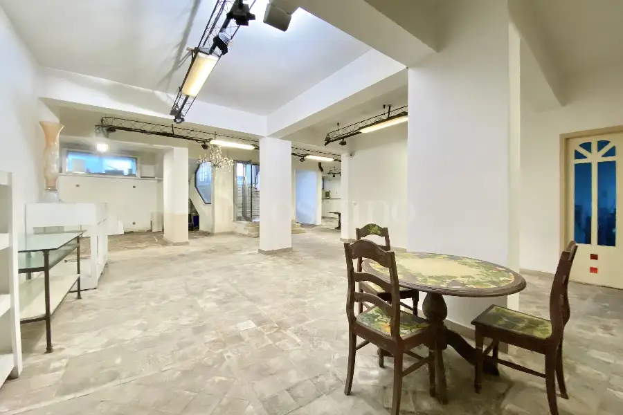 Negozio in vendita di 209 mq a €260.000 (rif. 11/2025)