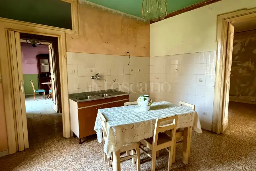 Casa Indipendente in vendita di 246 mq a €70.000 (rif. 152/2026)