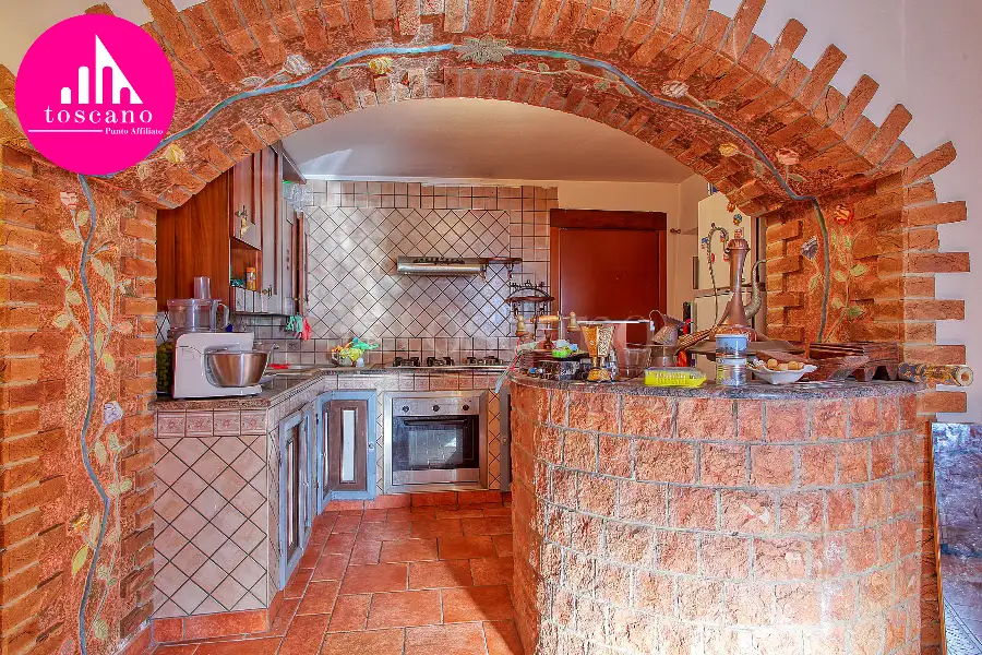 Casa Indipendente in vendita di 230 mq a €200.000 (rif. 141/2026)