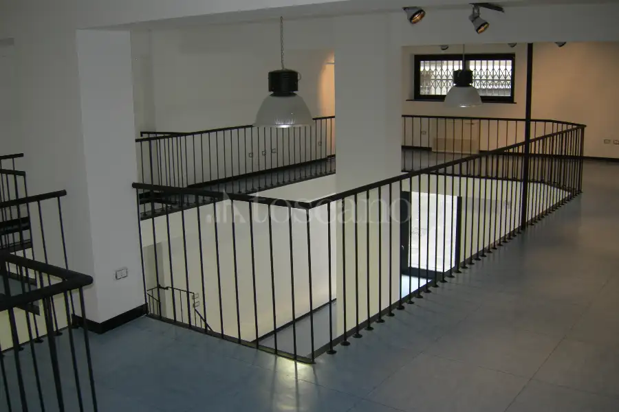 Negozio in vendita di 350 mq a €339.000 (rif. 6/2026)
