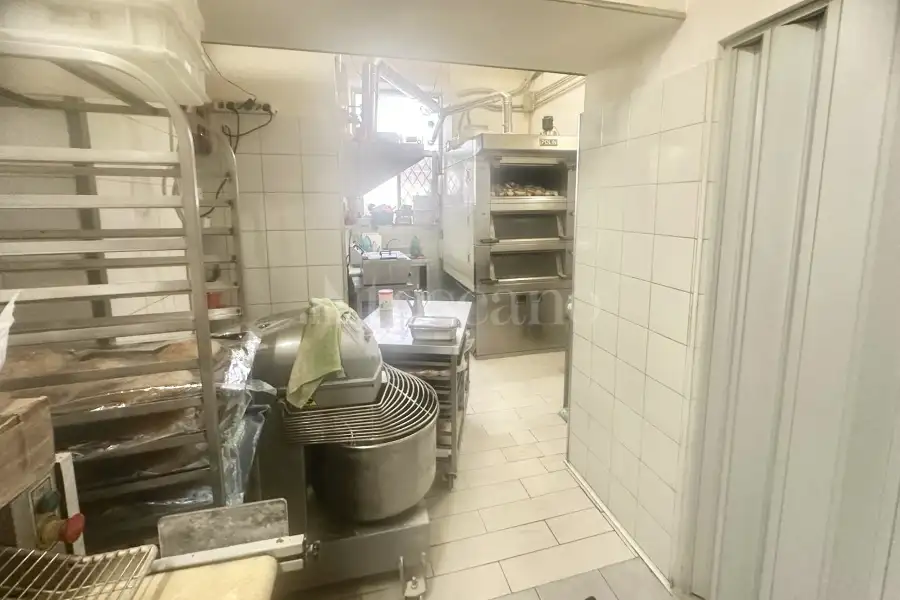 Negozio in affitto di 58 mq a €900 (rif. 34/2025)