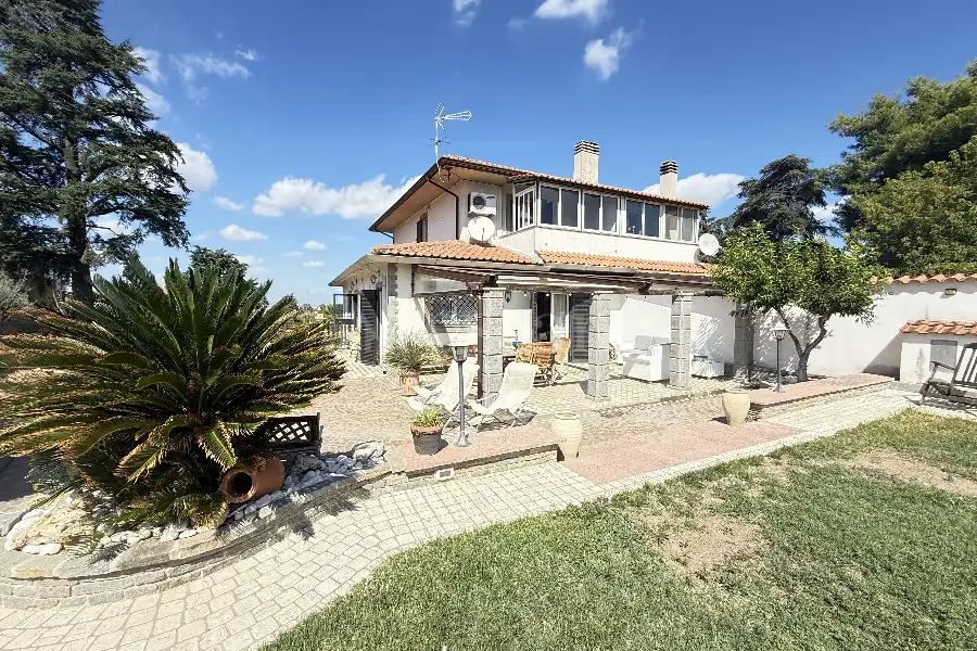 Villa Bifamiliare in vendita di 200 mq a €499.000 (rif. 10/2025)