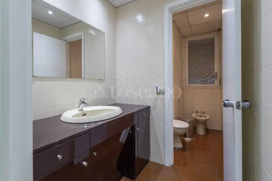 Ufficio in affitto di 255 mq a €6.000 (rif. 138/2025)