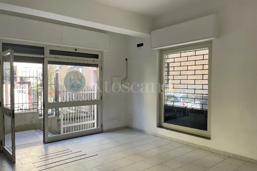 Negozio in affitto di 60 mq a €550 (rif. 26/2025)