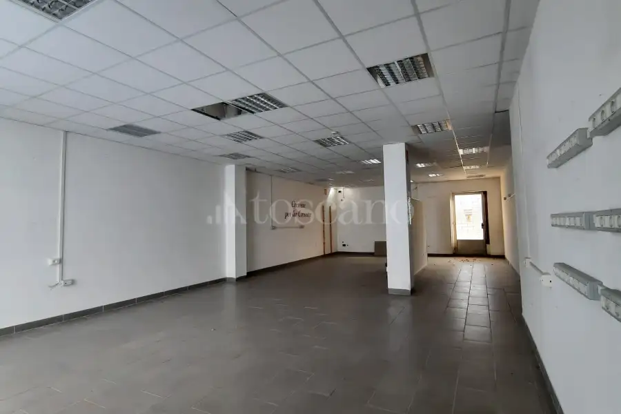 Capannone in vendita di 2.000 mq a €425.000 (rif. 2/2025)
