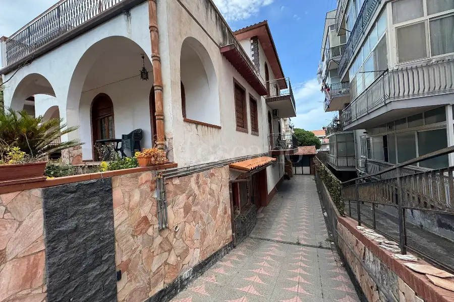 Villa in vendita di 416 mq a €439.000 (rif. 104/2026)
