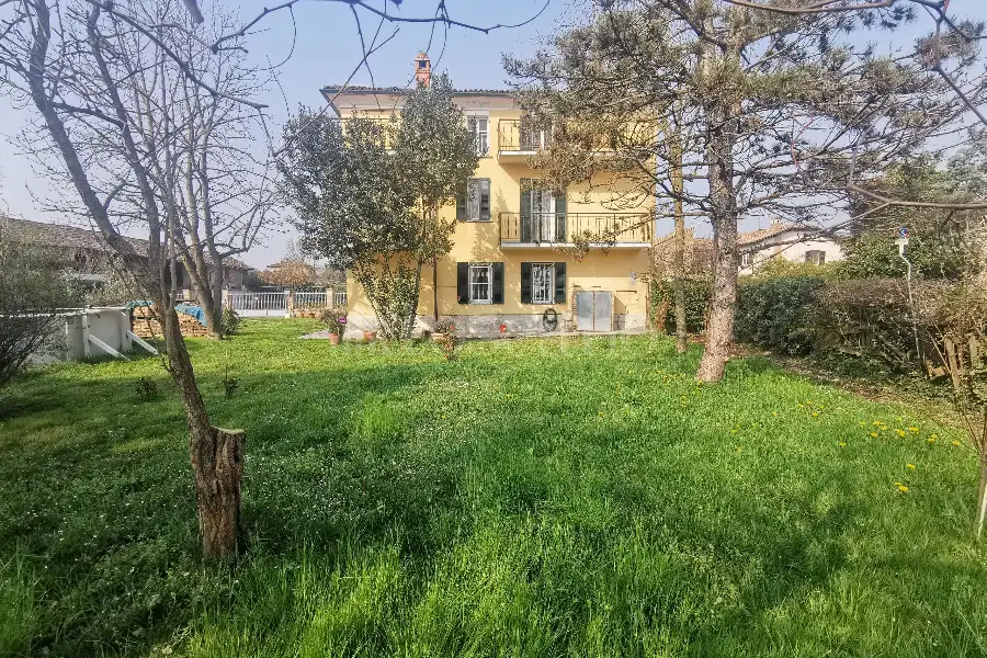Casa Indipendente in vendita di 210 mq a €300.000 (rif. 9/2026)