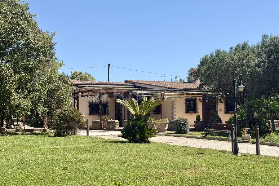 Casa Indipendente in vendita di 300 mq a €459.000 (rif. 27/2026)