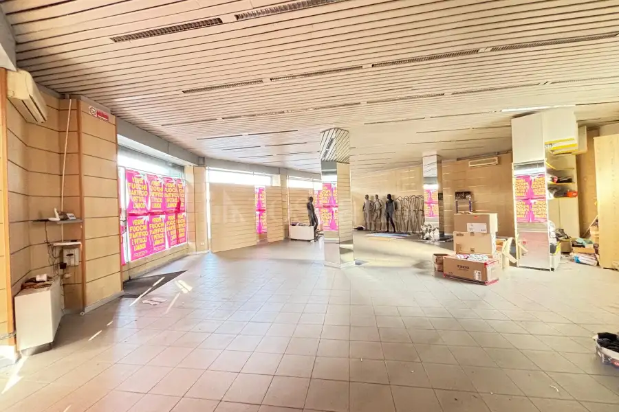 Negozio in vendita di 110 mq a €150.000 (rif. 1/2026)