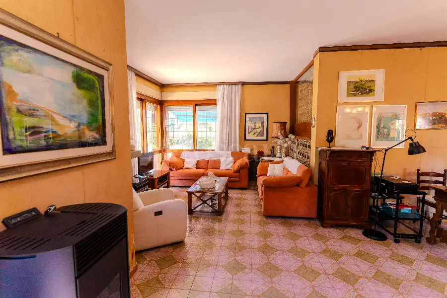 Villa in vendita di 400 mq a €780.000 (rif. 77/2025)