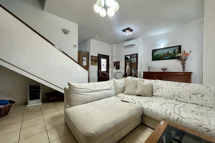 Villa Bifamiliare in vendita di 210 mq a €275.000 (rif. 27/2026)