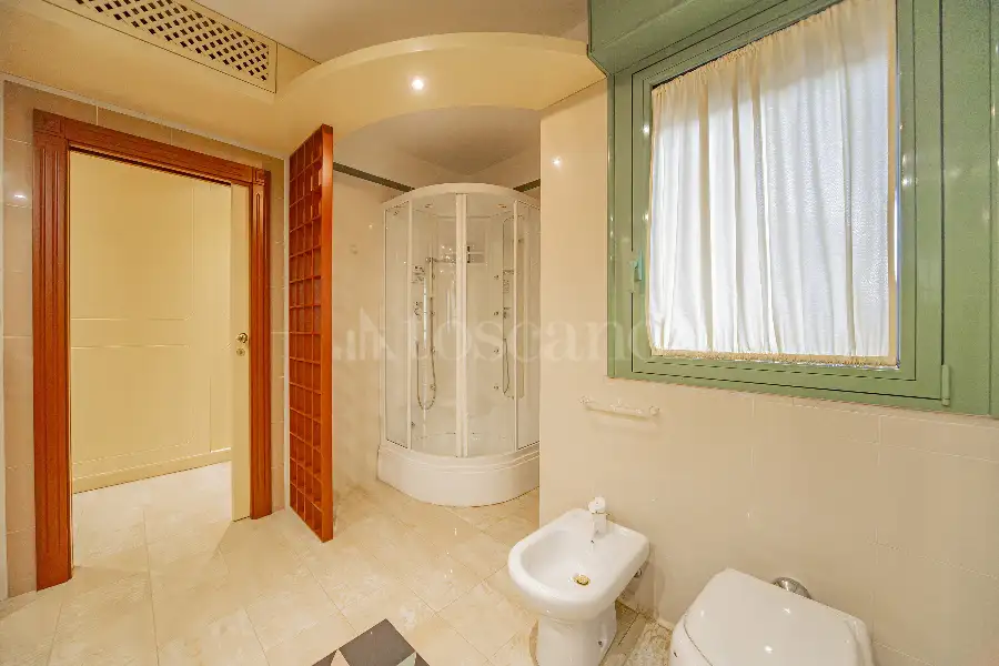 Villa in vendita di 500 mq a €990.000 (rif. 100/2025)