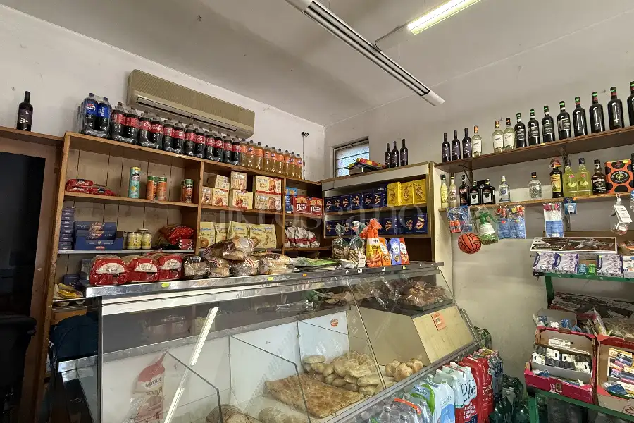 Negozio in vendita di 100 mq a €125.000 (rif. 8/2026)