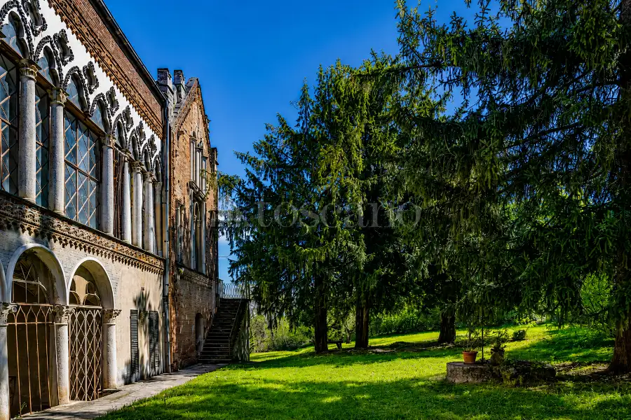 Casale in vendita di 1.000 mq a €1.150.000 (rif. 5/2026)