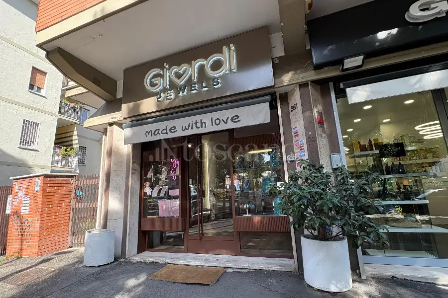 Negozio in vendita di 50 mq a €245.000 (rif. 36/2025)