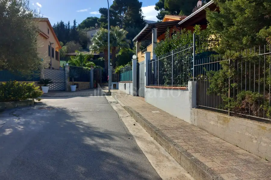 Villa Bifamiliare in vendita di 90 mq a €125.000 (rif. 2/2025)