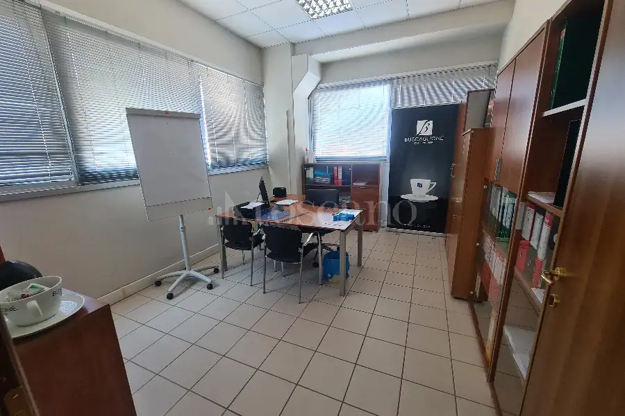 Ufficio in affitto di 15 mq a €350 (rif. 60/2026)
