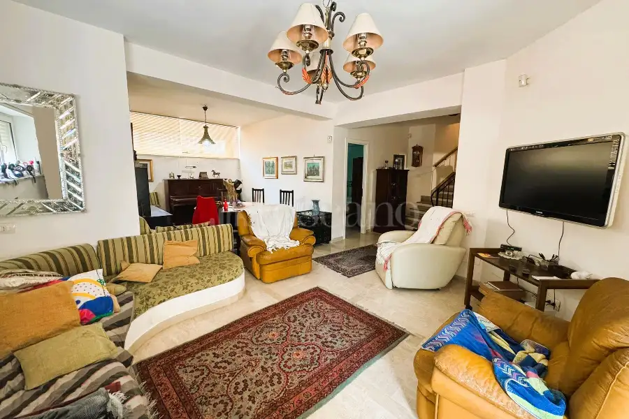 Casa in vendita di 200 mq a €495.000 (rif. 12/2026)