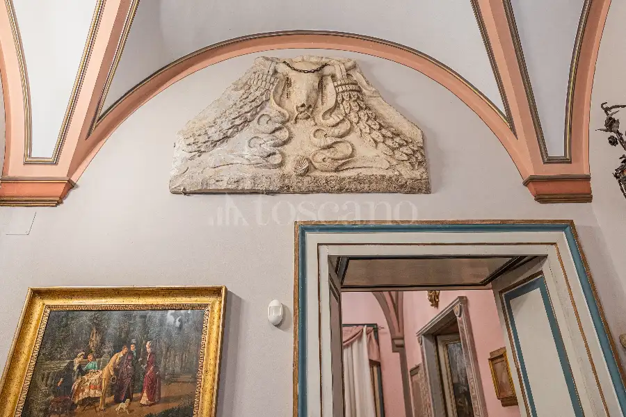 Villa in vendita di 1.200 mq a €4.250.000 (rif. 61/2026)