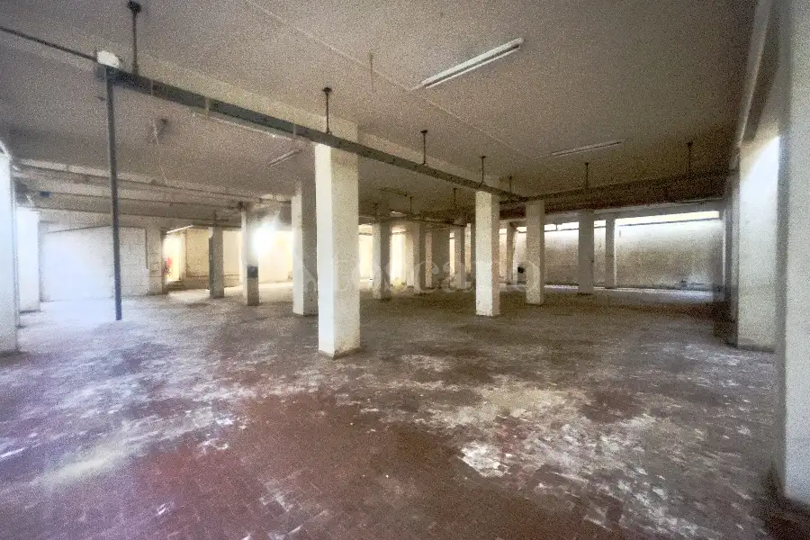 Garage in vendita di 620 mq a €250.000 (rif. 40/2025)