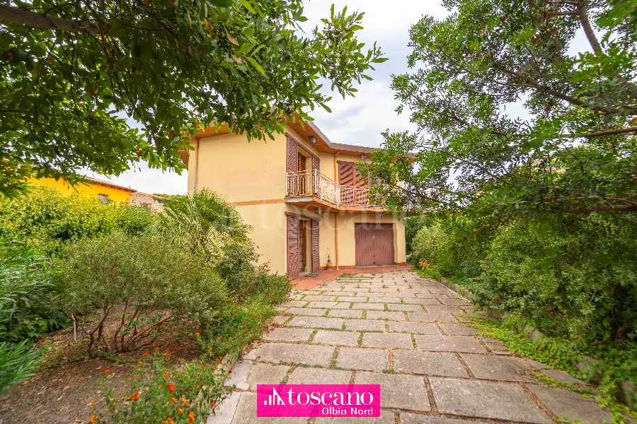 Casa Indipendente in vendita di 400 mq a €300.000 (rif. 72/2025)