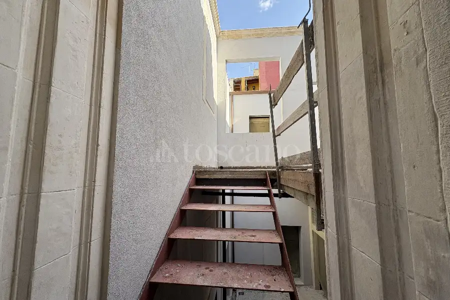 Palazzo in vendita di 813 mq a €1.250.000 (rif. 91/2026)