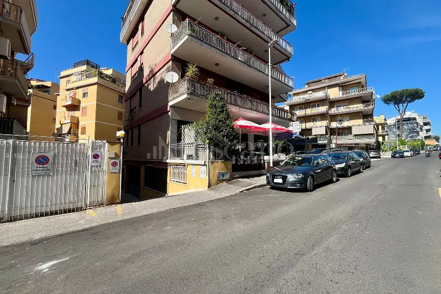 Box in vendita di 20 mq a €80.000 (rif. 11/2026)