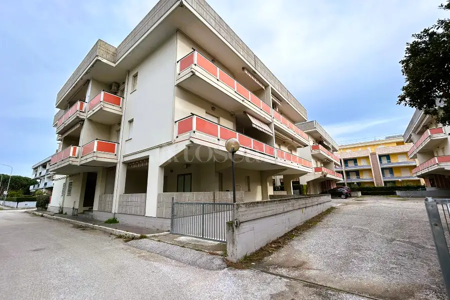 Box in vendita di 15 mq a €16.000 (rif. 60/2026)