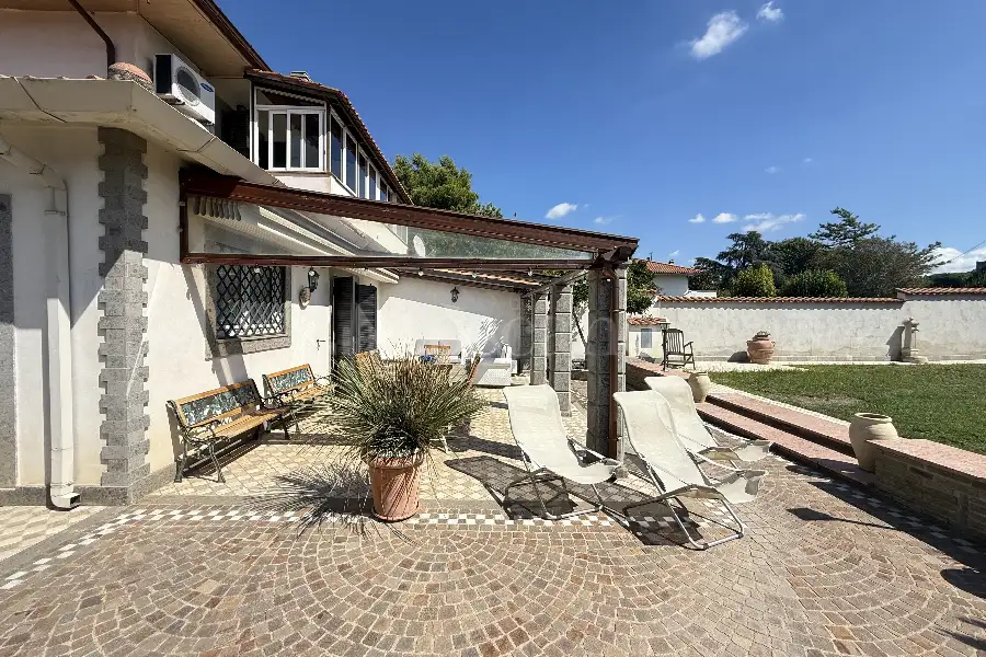 Villa Bifamiliare in vendita di 200 mq a €499.000 (rif. 10/2025)