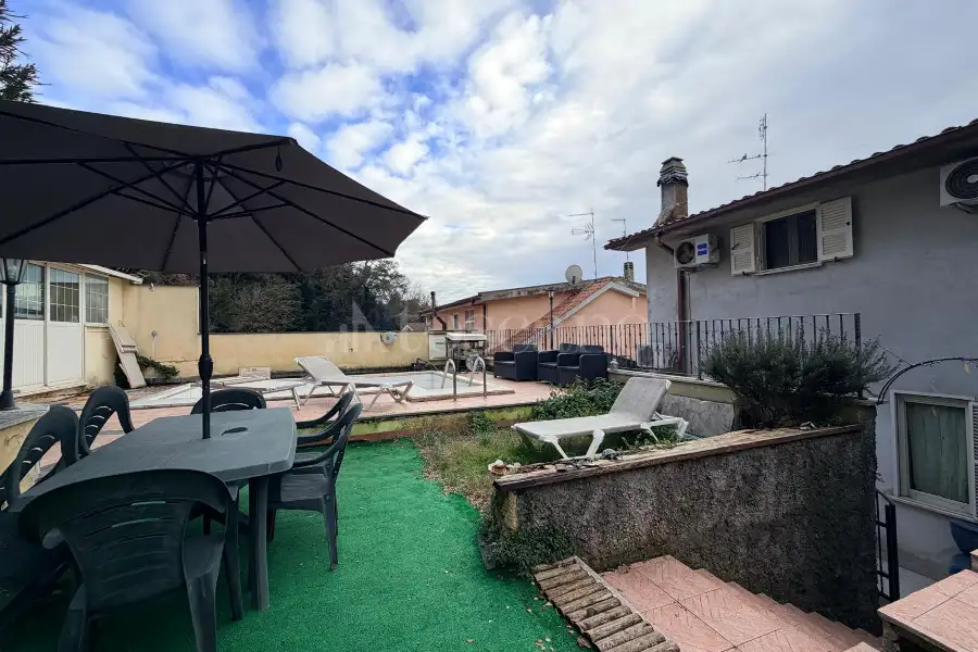 Palazzo in vendita di 300 mq a €375.000 (rif. 3/2026)
