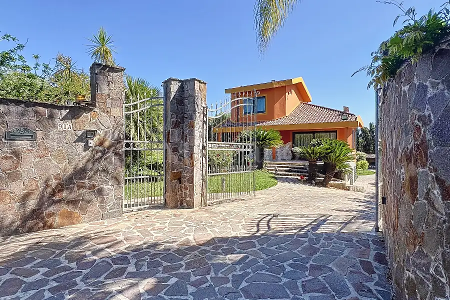 Casa Indipendente in vendita di 330 mq a €590.000 (rif. 82/2025)