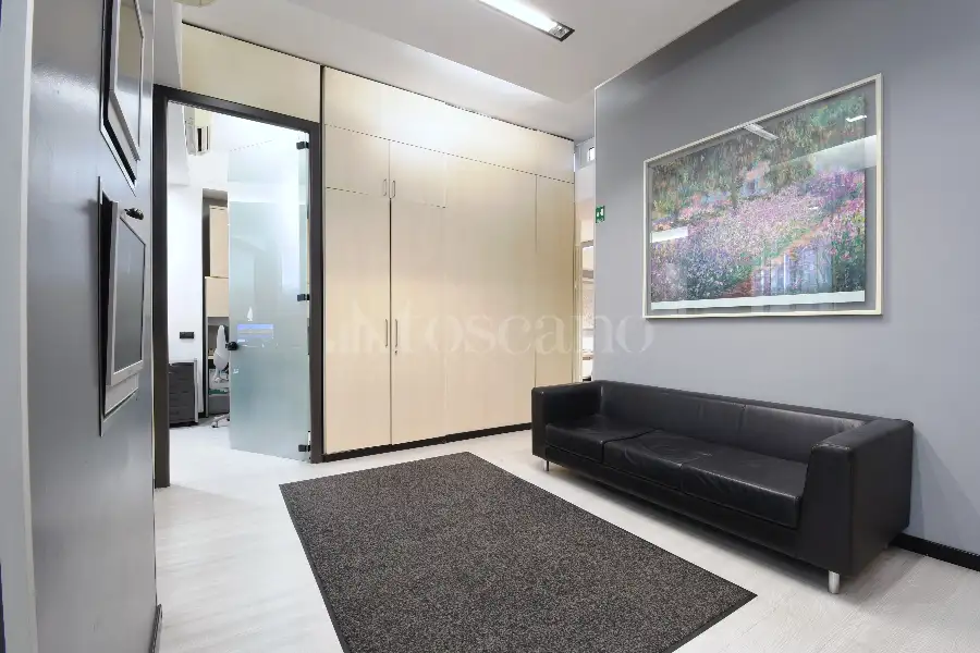 Ufficio in vendita di 145 mq a €490.000 (rif. 78/2026)