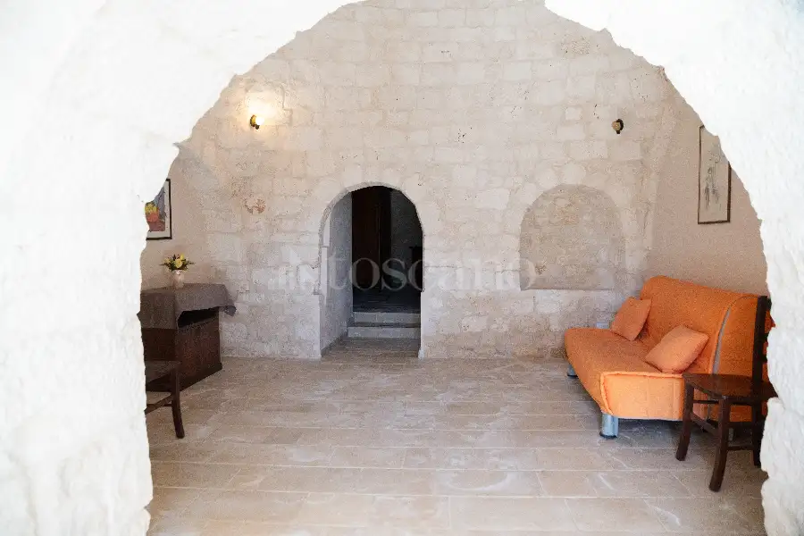 Villa in vendita di 1.500 mq a €2.200.000 (rif. 19/2025)