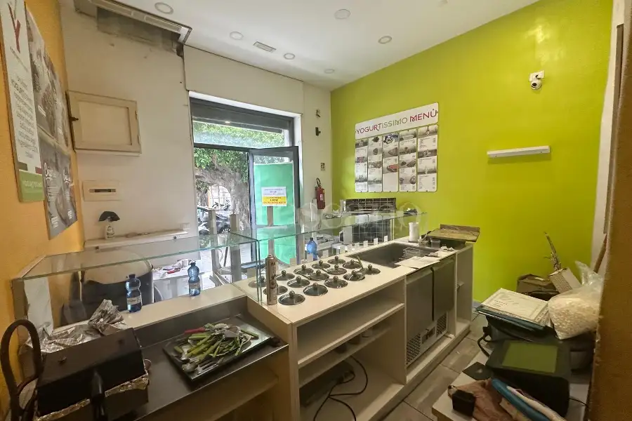 Negozio in affitto di 38 mq a €750 (rif. 53/2026)