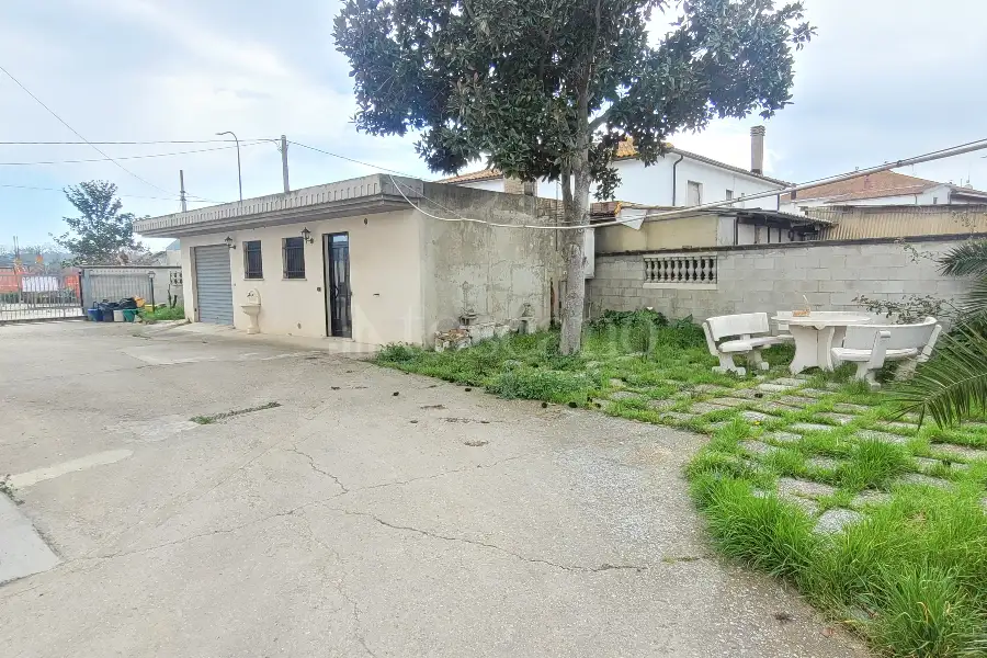 Casa Indipendente in vendita di 534 mq a €255.000 (rif. 1/2026)