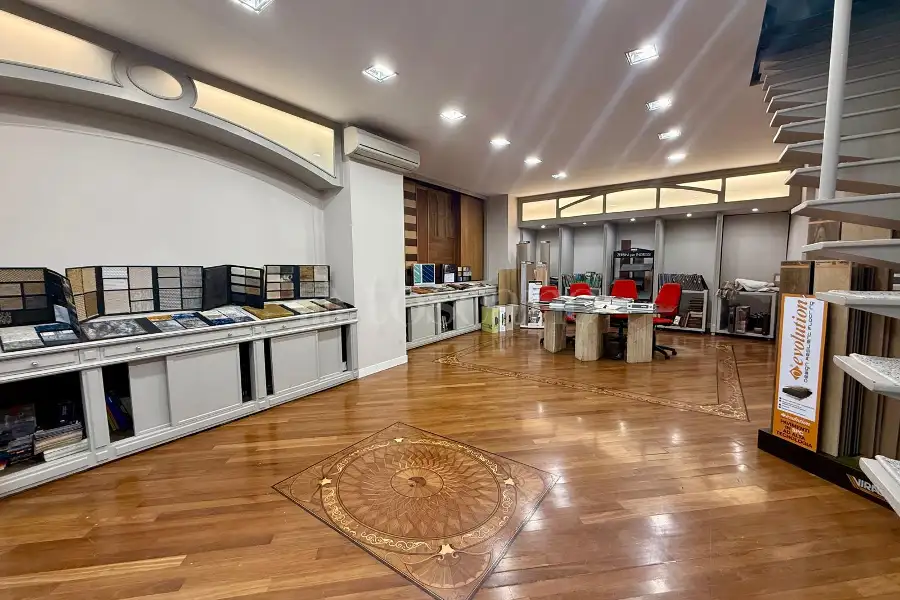 Negozio in vendita di 120 mq a €830.000 (rif. 42/2026)