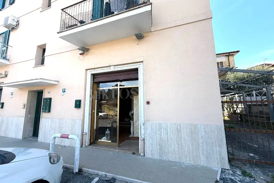 Attività Commerciale in affitto di 46 mq a €1.000 (rif. 21/2026)
