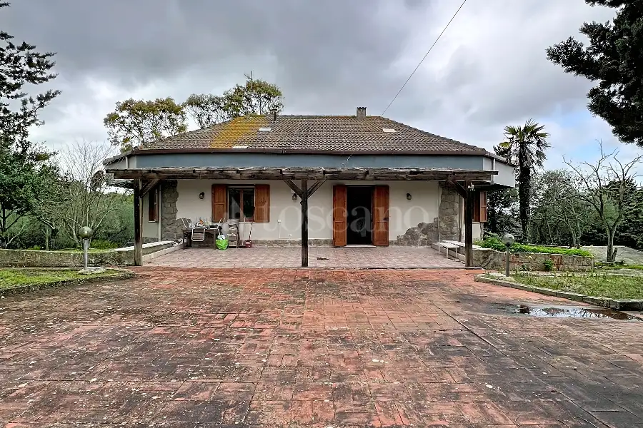 Casa Indipendente in vendita di 300 mq a €330.000 (rif. 24/2026)