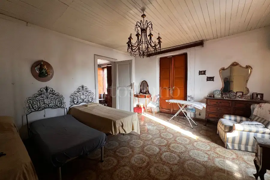 Casa Indipendente in vendita di 420 mq a €270.000 (rif. 5/2026)