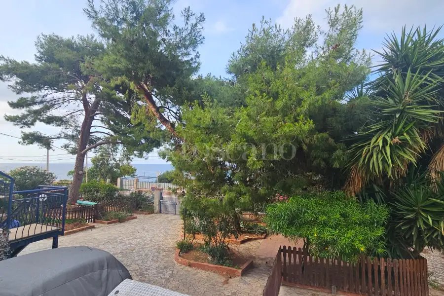 Villa in vendita di 560 mq trattativa riservata (rif. 40/2024)