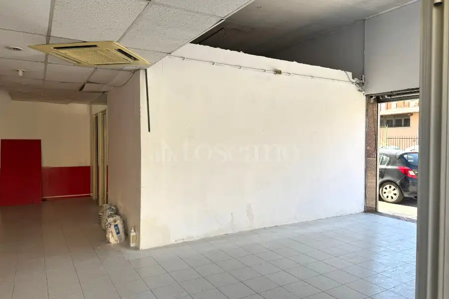 Negozio in affitto di 90 mq a €1.250 (rif. 10/2026)